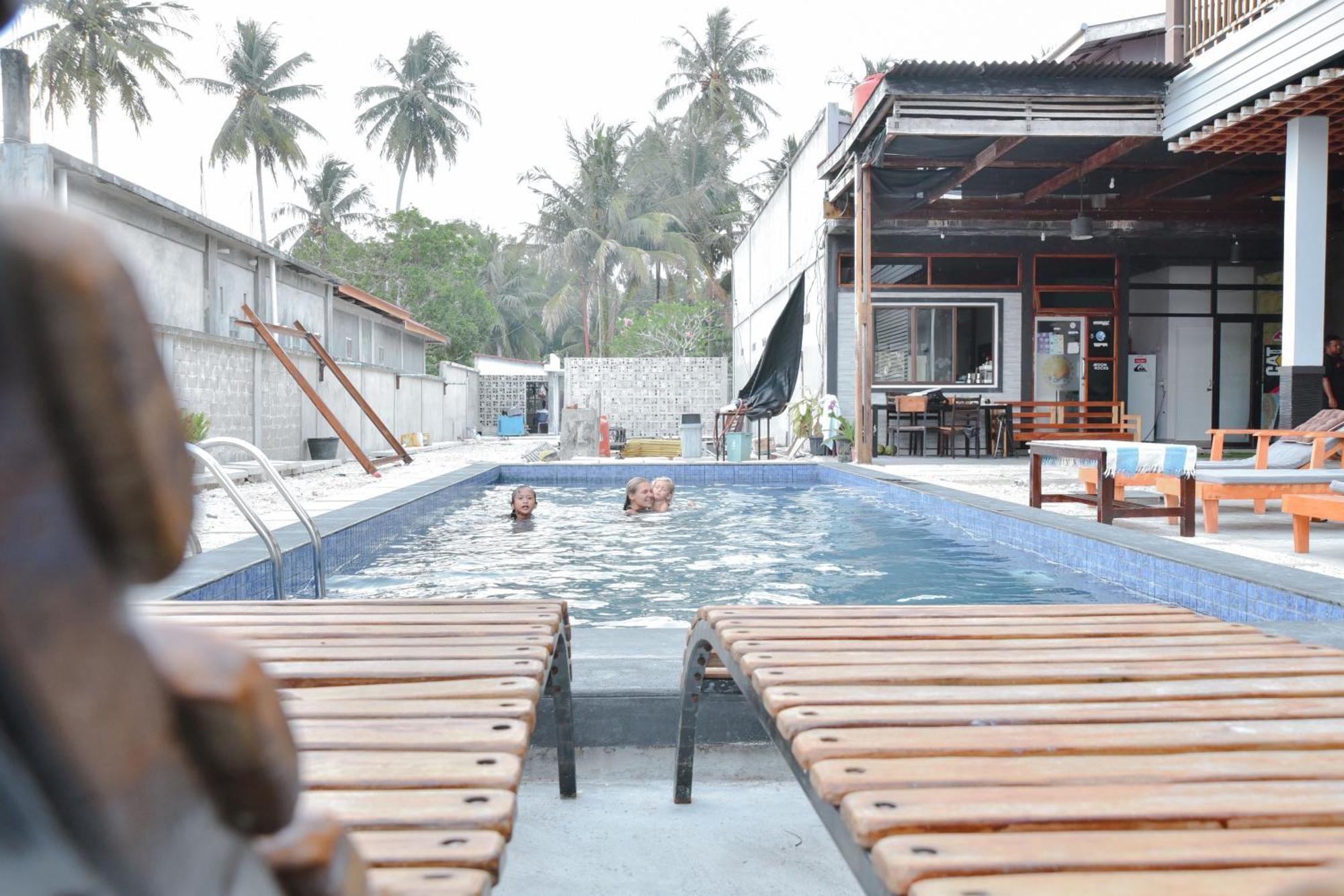 Готель Oseda Nias Surf House Hilibotodane Екстер'єр фото
