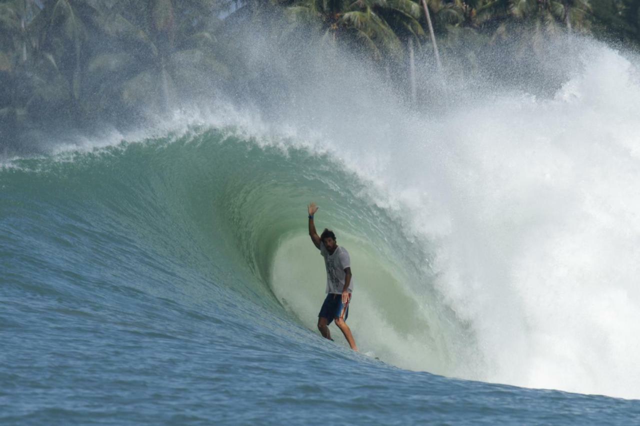 Готель Oseda Nias Surf House Hilibotodane Екстер'єр фото