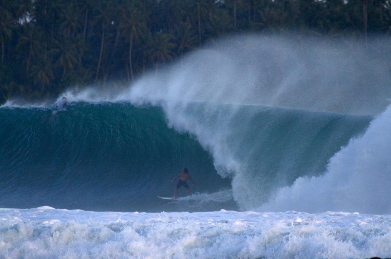 Готель Oseda Nias Surf House Hilibotodane Екстер'єр фото