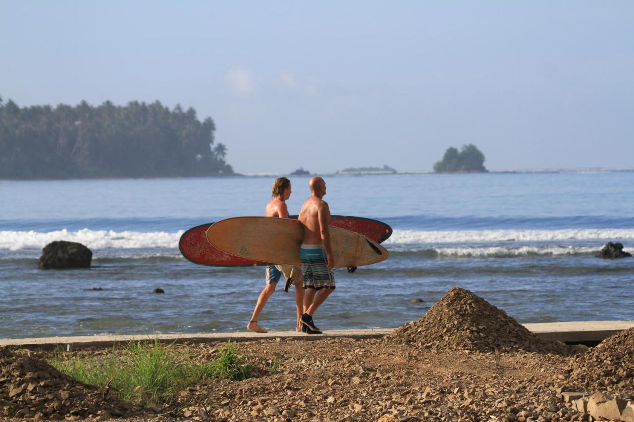 Готель Oseda Nias Surf House Hilibotodane Екстер'єр фото